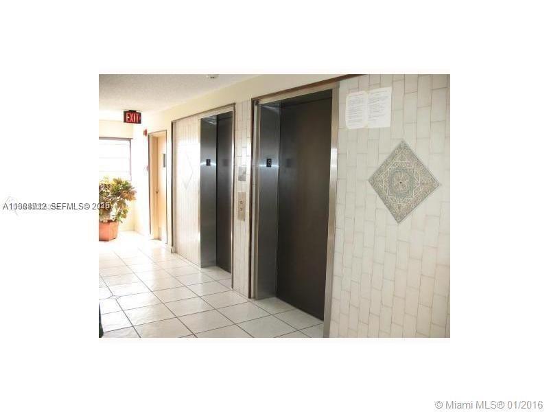 GOLFVIEW CL FONTAINBL PK - Residential