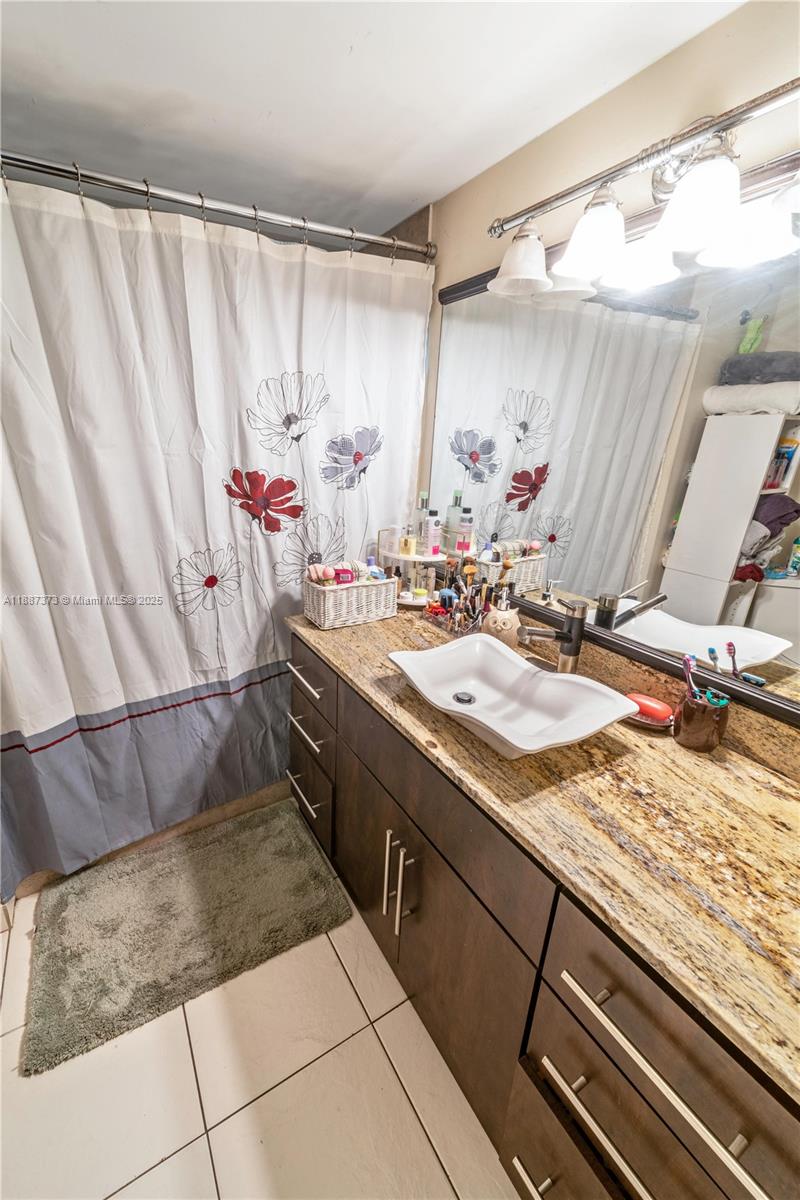 SOLEIL AT FONTAINEBLEAU C - Residential Lease