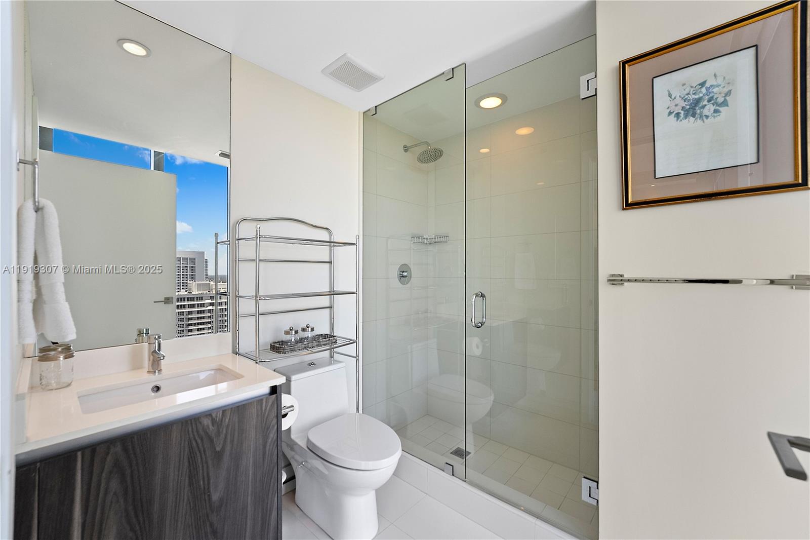 ONE PARAISO CONDO - Residential