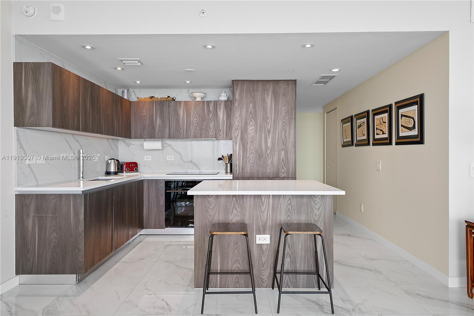 ONE PARAISO CONDO - Residential