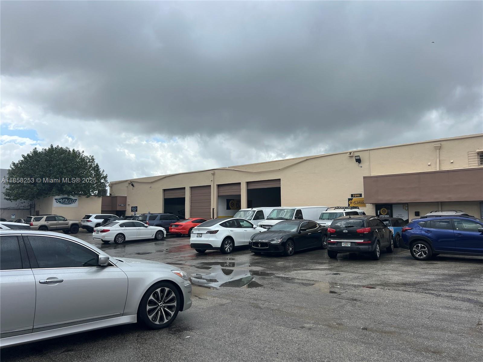 +/- 6,000 Warehouse for Lease
Space includes private offices, bathroom and showroom area under central air conditioning.+/- 5,000 sf of warehouse space with two front loading o/h street level doors-easy access to 826 Palmetto Expressway at NW 74th Street.