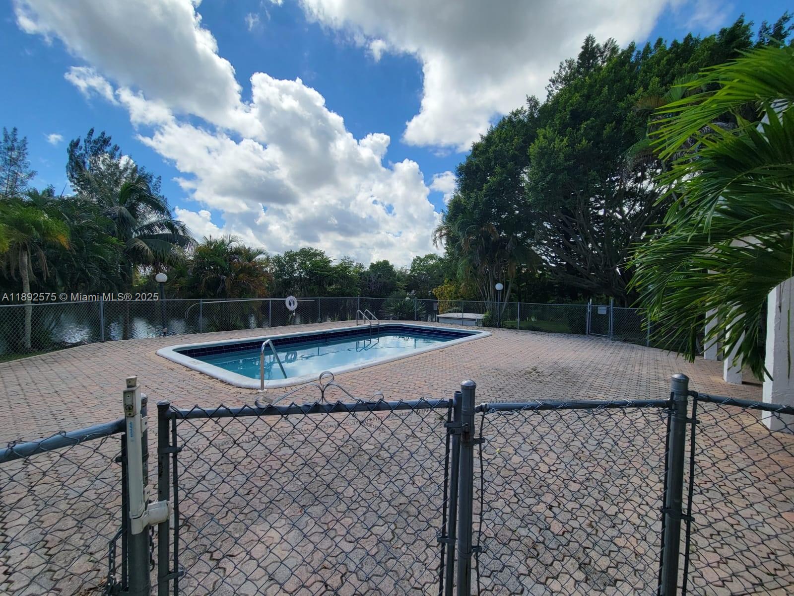 GARDEN LAKES OF INVERRARY - Residential