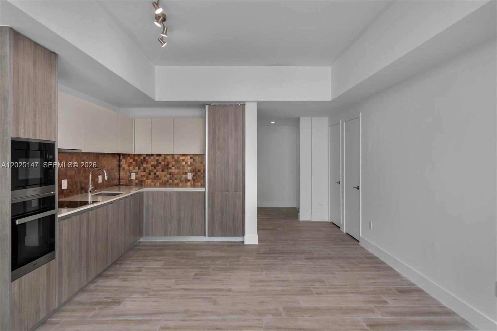 BISCAYNE BEACH CONDO - Residential