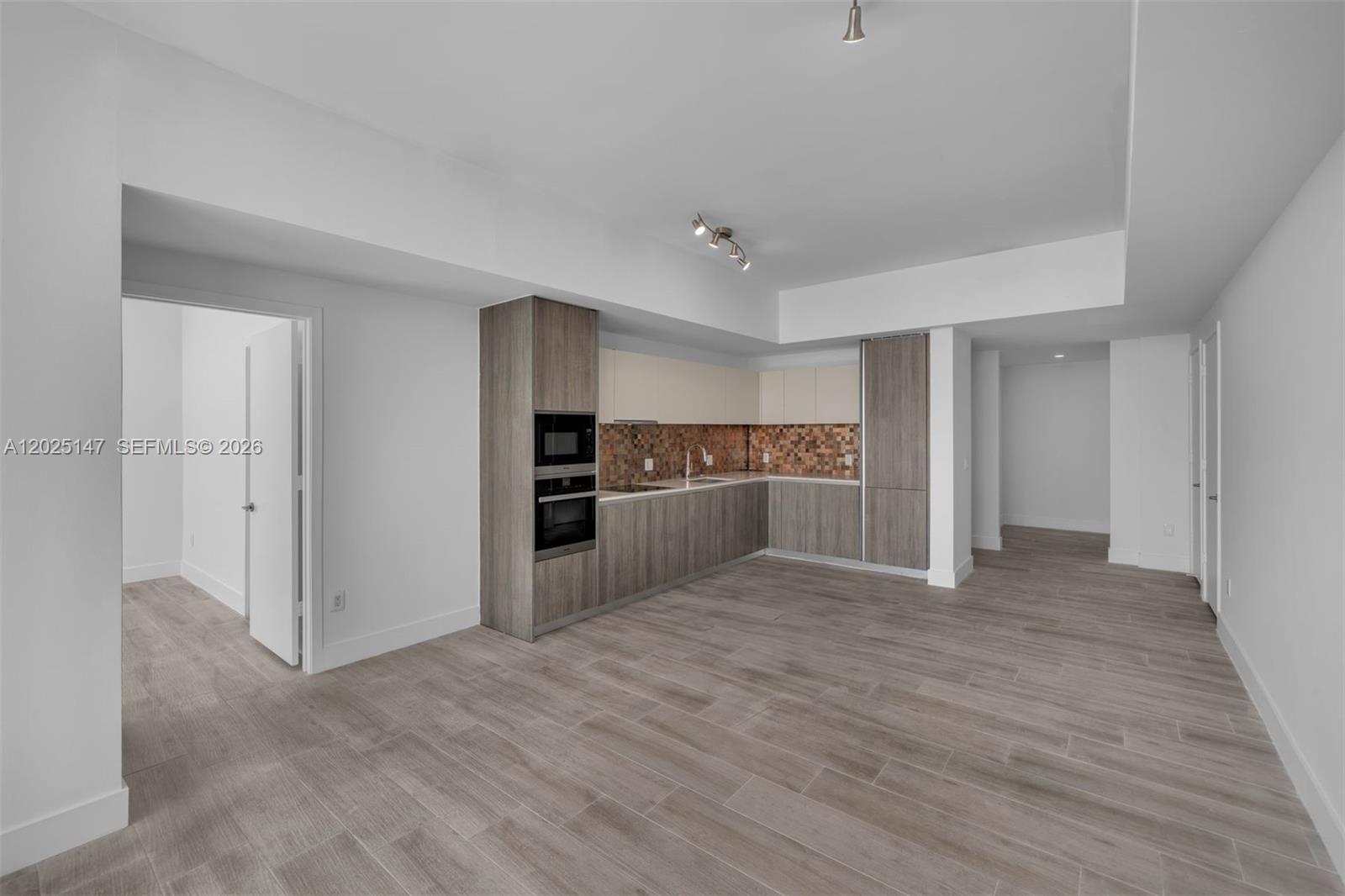 BISCAYNE BEACH CONDO - Residential