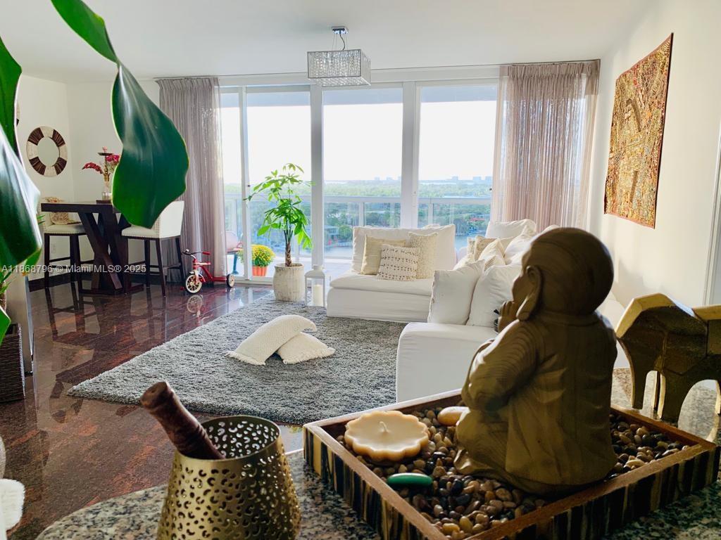 6301 Collins Ave 1606