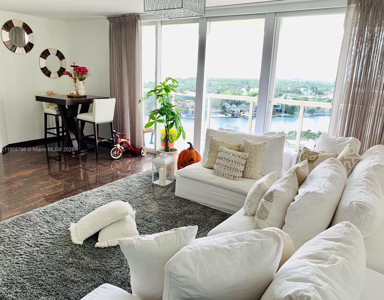 6301 Collins Ave 1606