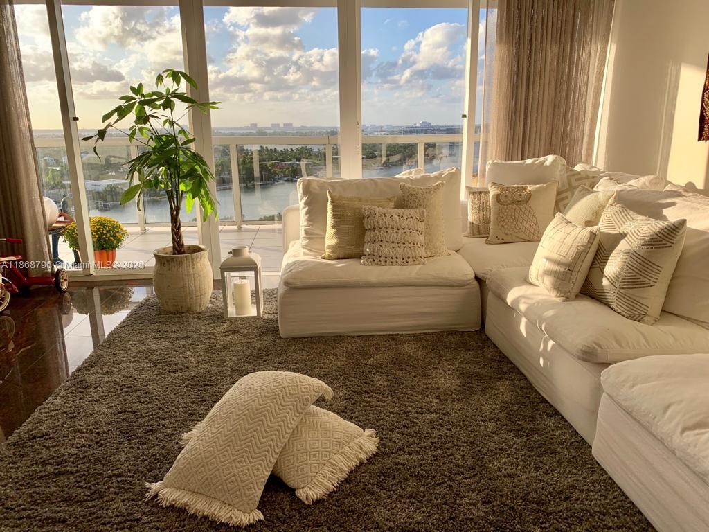 6301 Collins Ave 1606