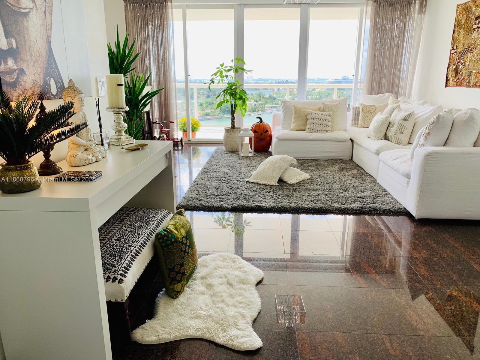 6301 Collins Ave 1606