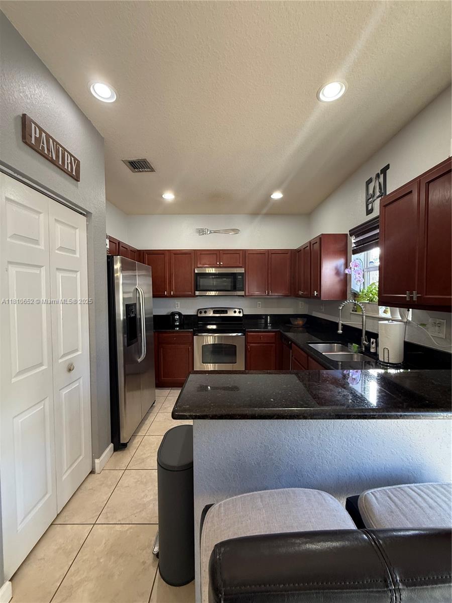 LAKES BY THE BAY GEE - Residential