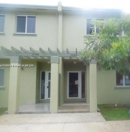 COUNTRY CLUB VILLAS TH CO - Residential