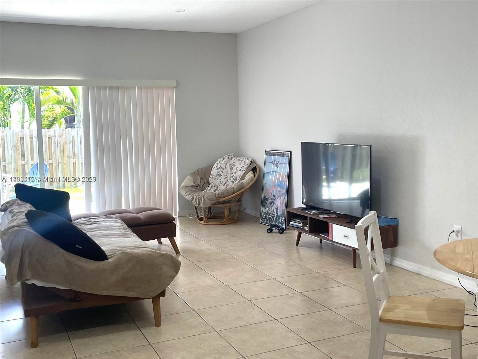 COUNTRY CLUB VILLAS TH CO - Residential