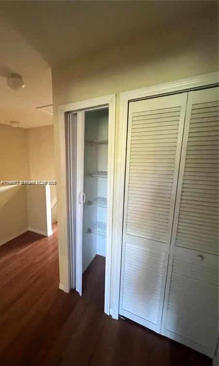 COUNTRY CLUB VILLAS TH CO - Residential