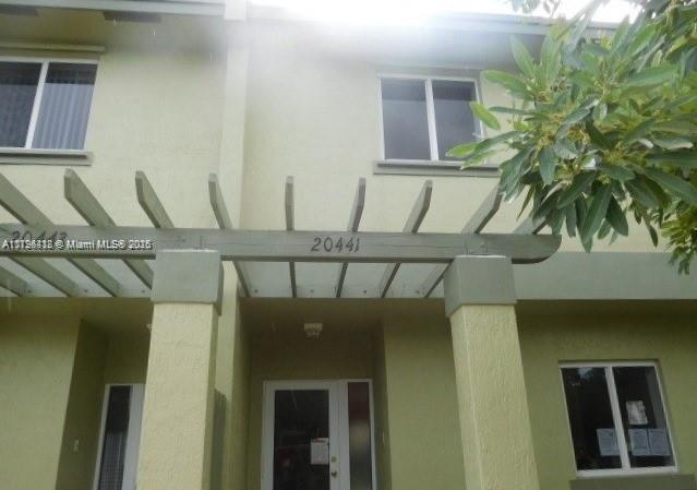 COUNTRY CLUB VILLAS TH CO - Residential