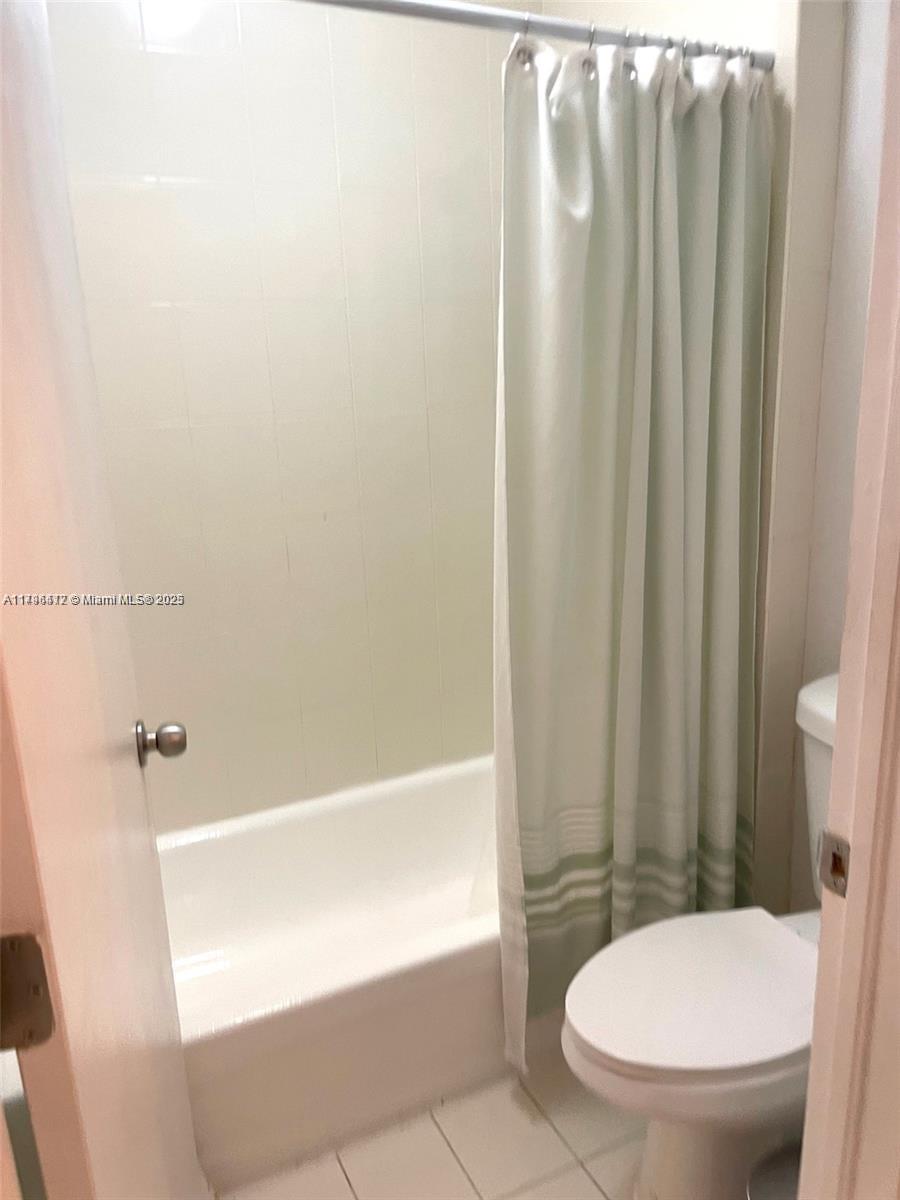 COUNTRY CLUB VILLAS TH CO - Residential