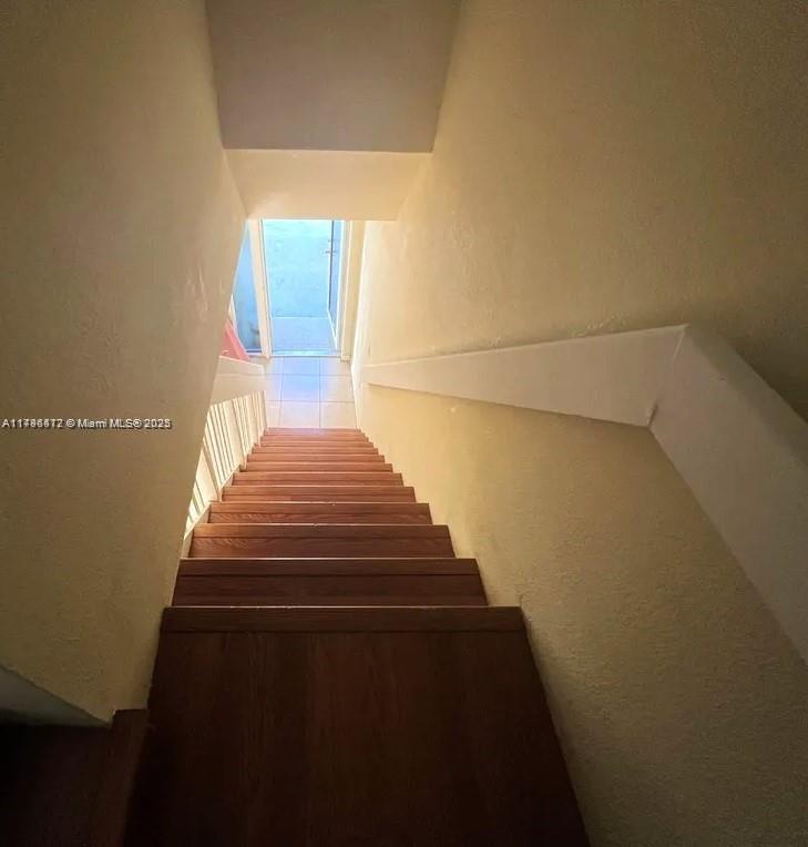 COUNTRY CLUB VILLAS TH CO - Residential