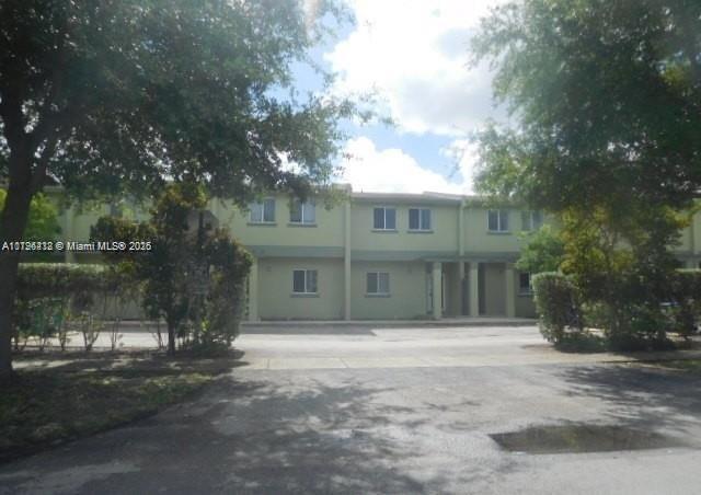 COUNTRY CLUB VILLAS TH CO - Residential