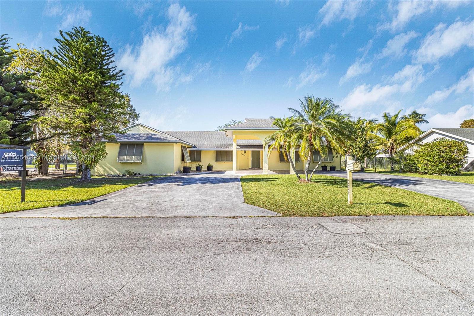 16283 Sw 284th St St, Homestead, Miami-Dade County, Florida - 4 Bedrooms  
2 Bathrooms - 