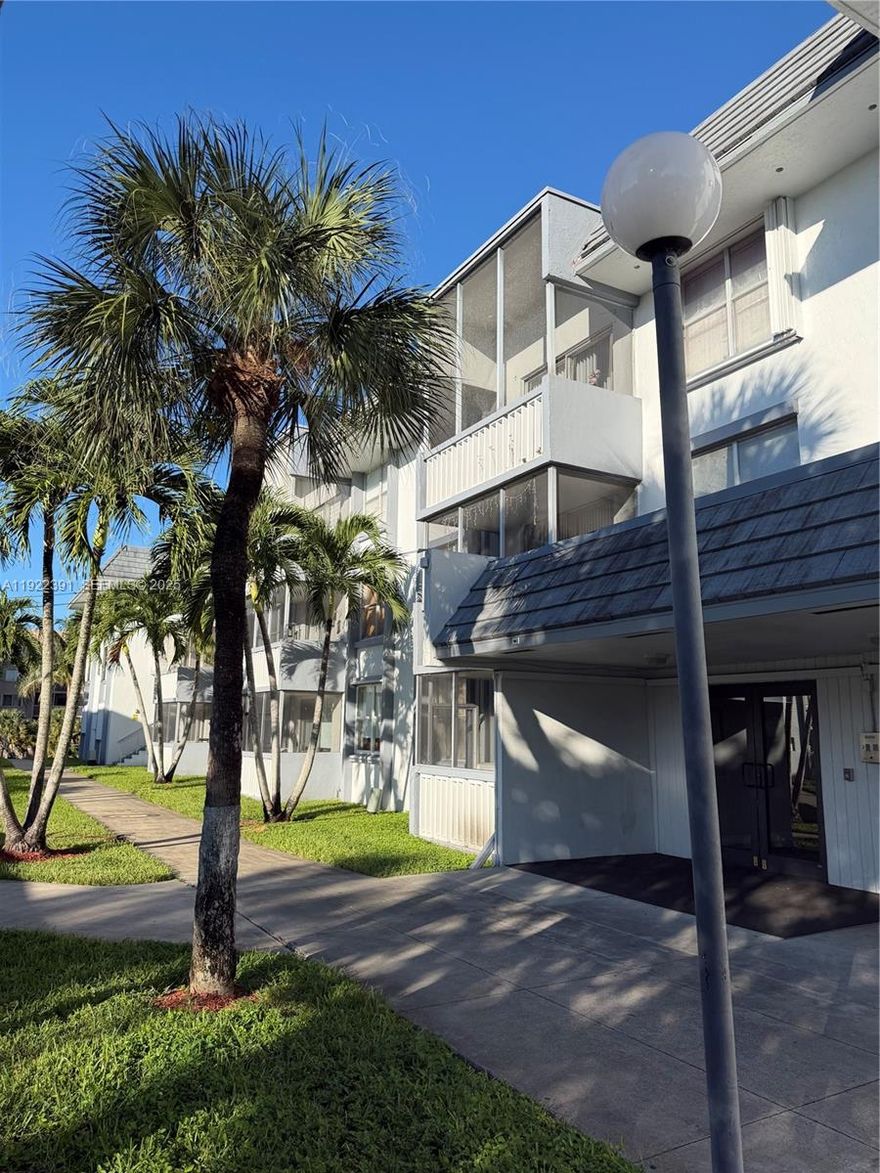 EASY ACCESS TO THIS LOVELY 2/2 LOCATED CLOSE TO PALMETTO EXPRESSWAY. UNIT BOASTS LARGE PRIMARY BEDROOM UPDATED KITCHEN, 2 PARKING SPACES AND MUCH MORE.