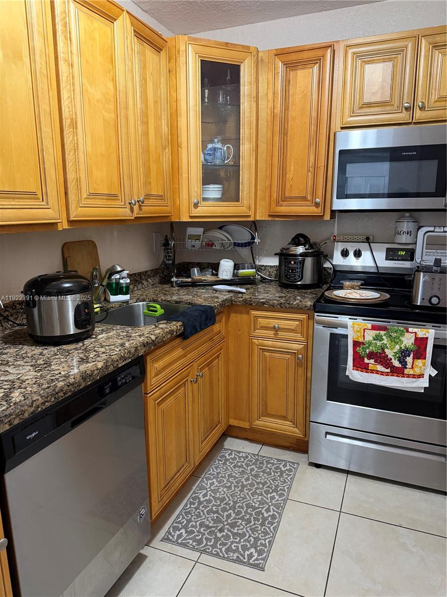 View photos, virtual tours, details... 6701 NW 169th St B301