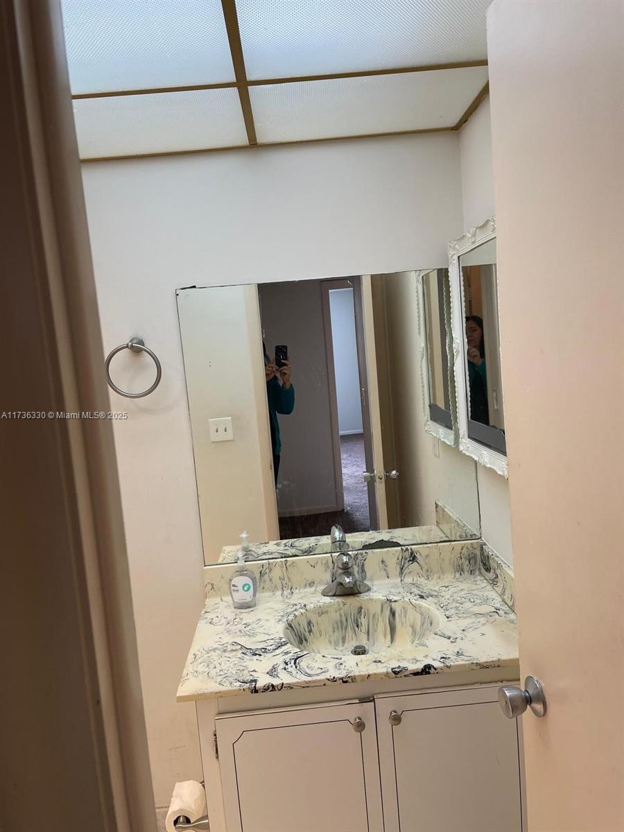 BREAKWATERS OF THE PALM B - Residential Lease