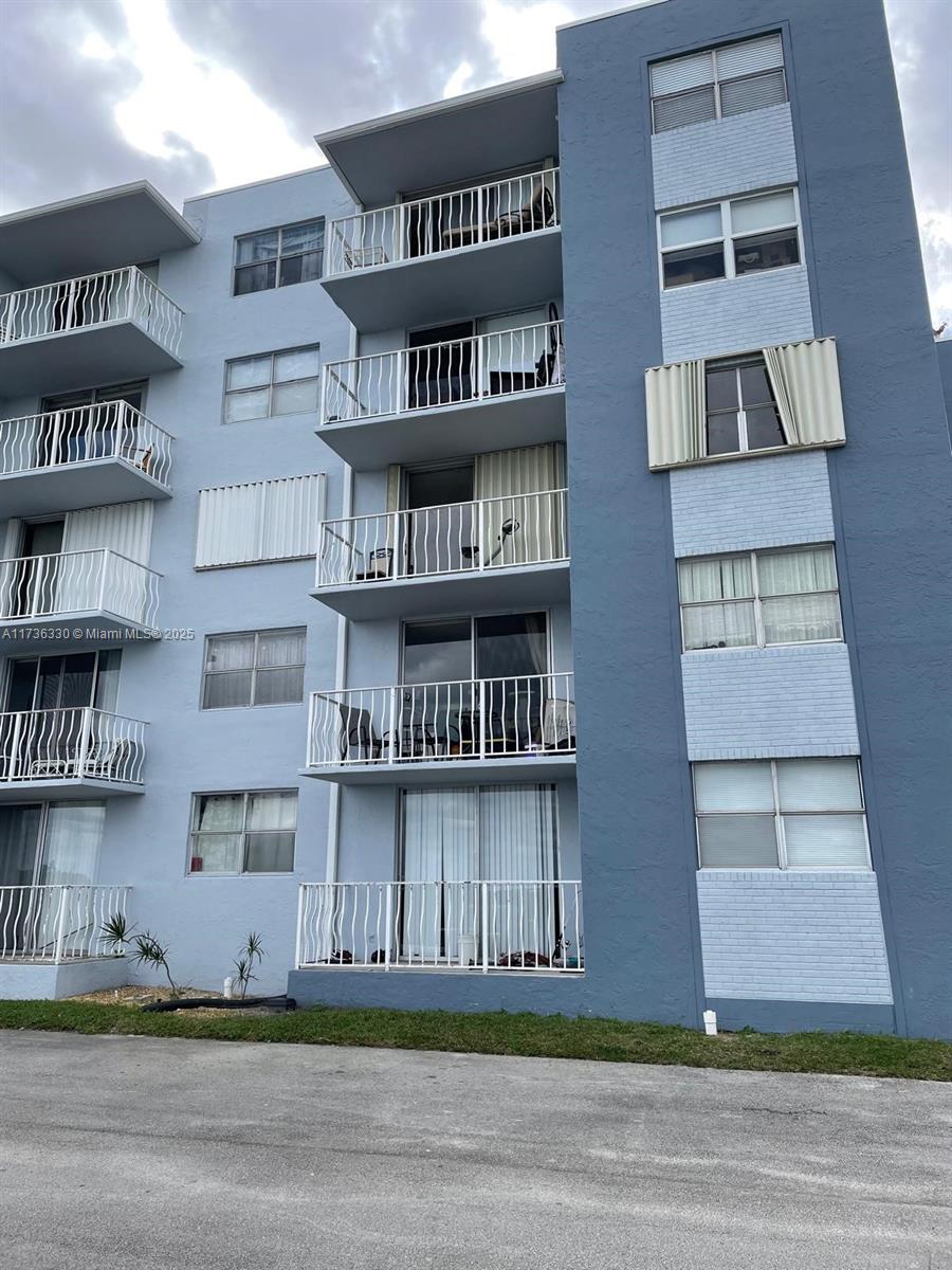 BREAKWATERS OF THE PALM B - Residential Lease