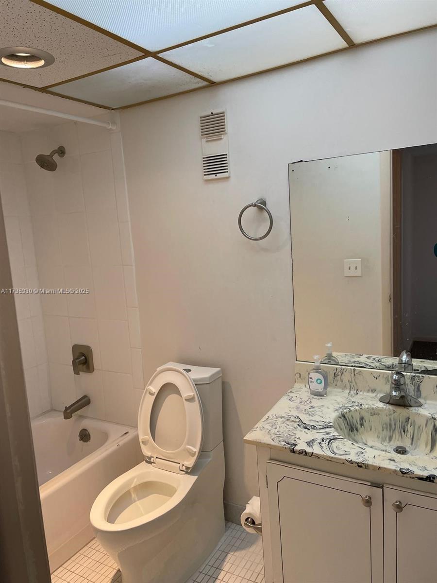 BREAKWATERS OF THE PALM B - Residential Lease