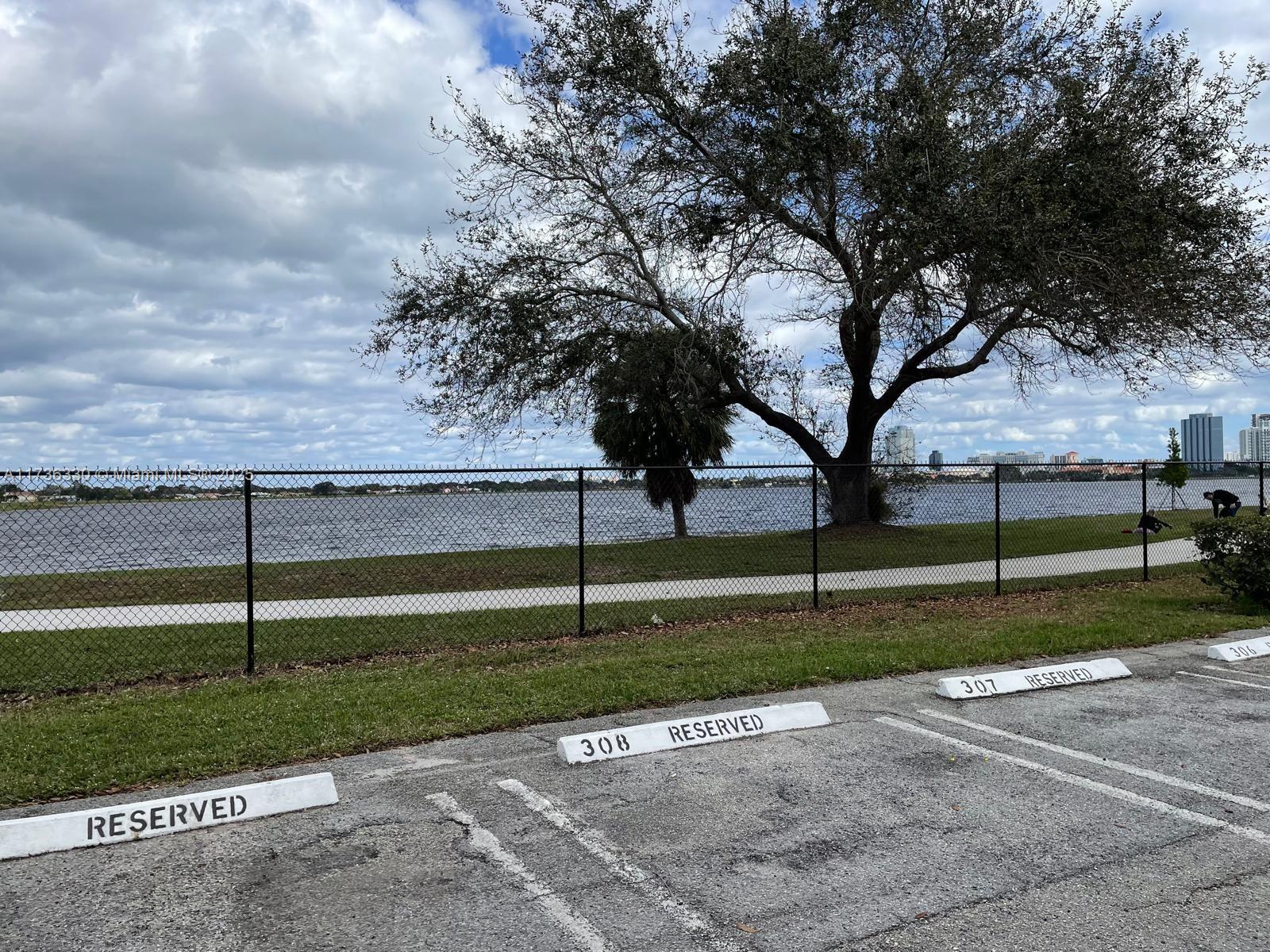 BREAKWATERS OF THE PALM B - Residential Lease