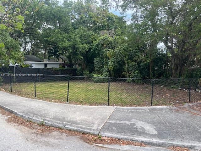 Amazing opportunity to build in the heart of Miami! This 2,750 sqft vacant lot is multifamily zoned, perfect for developers or investors looking to create an income-producing property. Located in the vibrant and rapidly growing Little Haiti neighborhood, this lot offers endless potential. Minutes from Design District, Wynwood, and Midtown. Build your dream duplex or multifamily project in one of Miami’s most exciting up-and-coming areas!