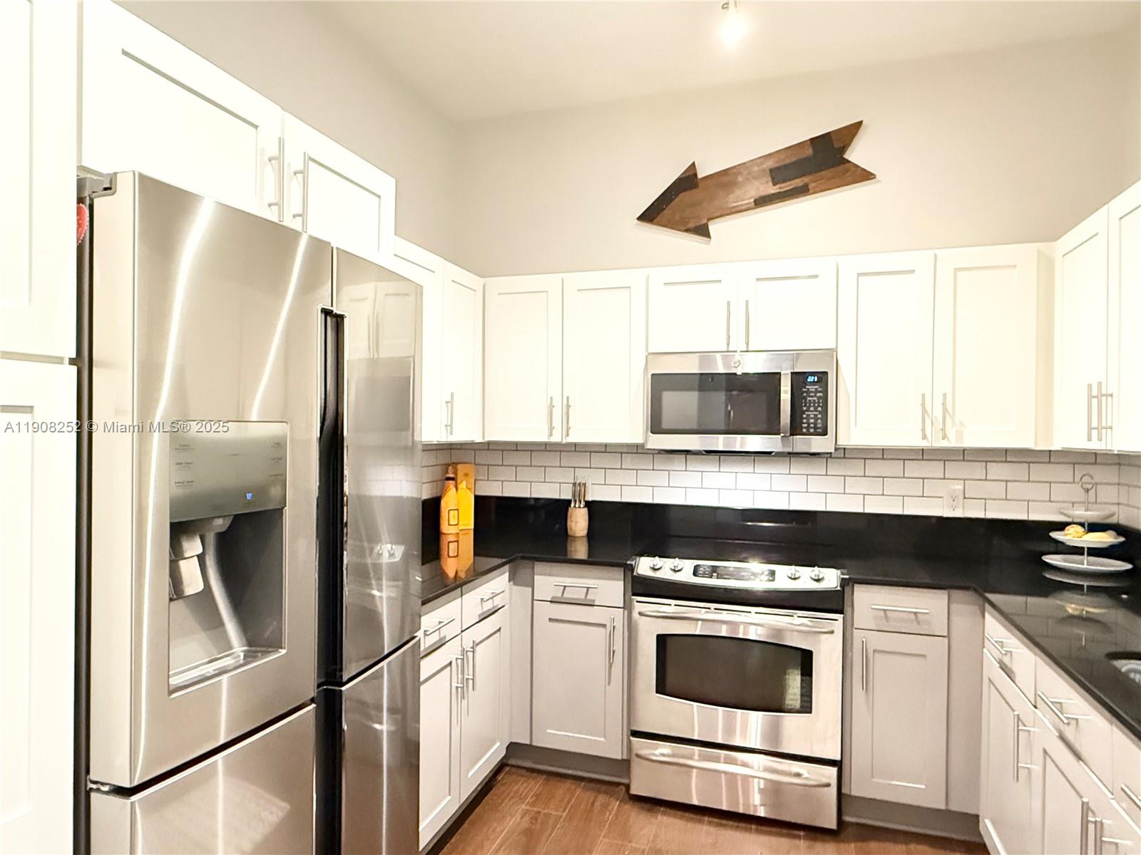 COLONNADE AT DADELAND SE - Residential