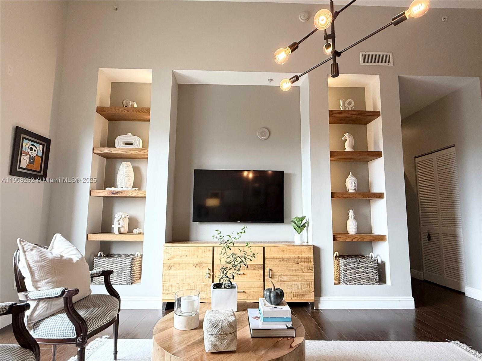 COLONNADE AT DADELAND SE - Residential