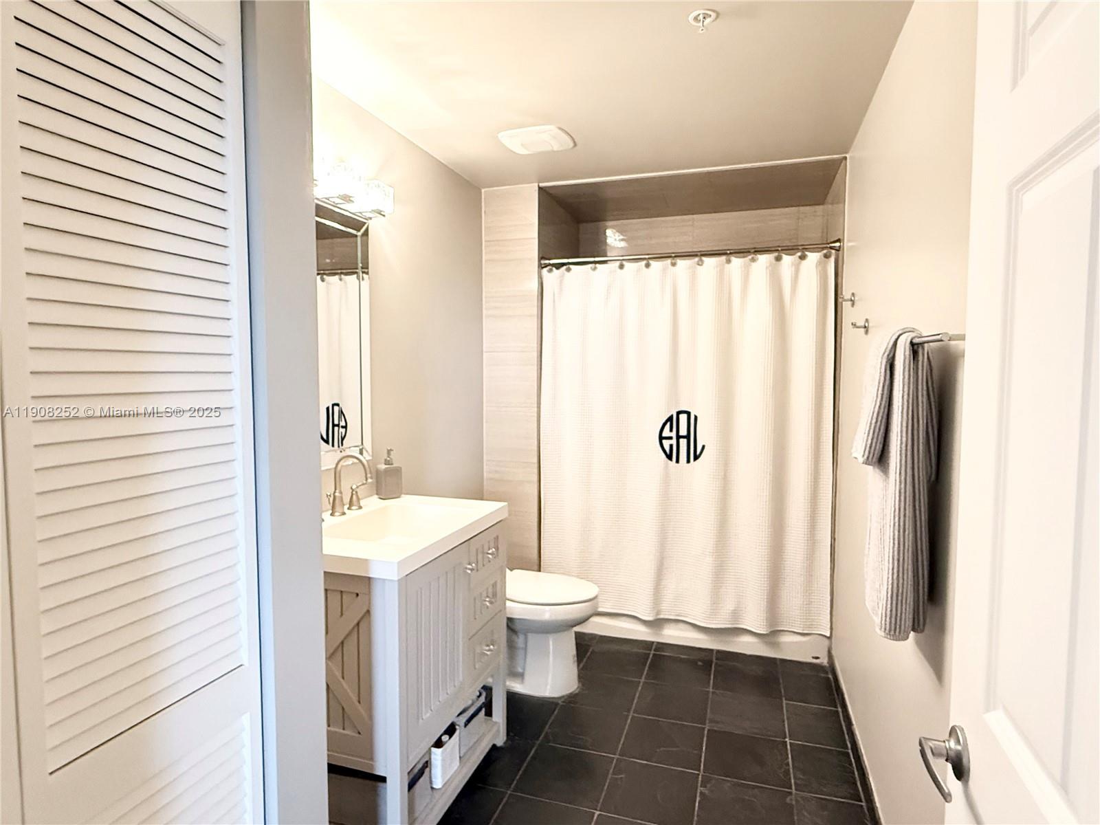 COLONNADE AT DADELAND SE - Residential