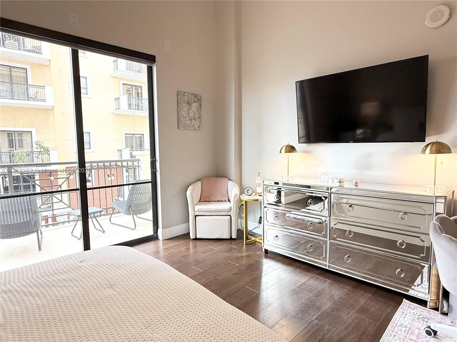 COLONNADE AT DADELAND SE - Residential