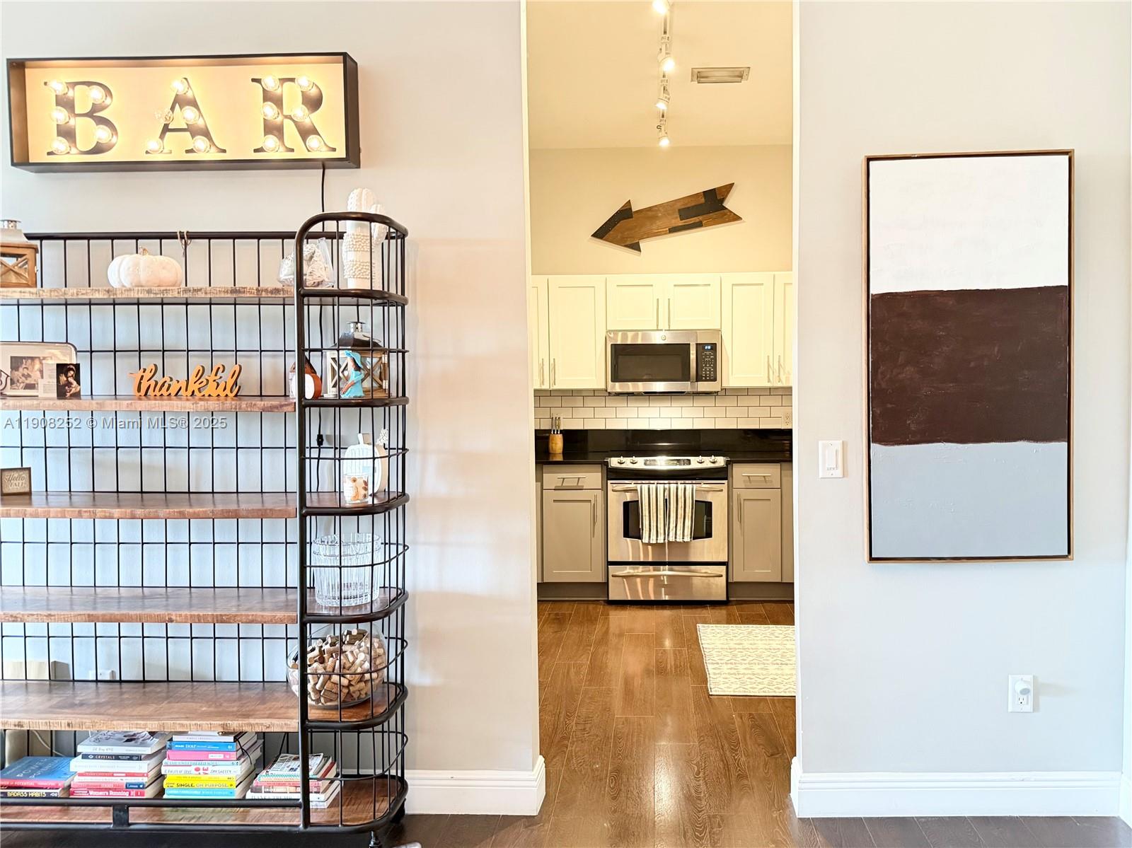 COLONNADE AT DADELAND SE - Residential