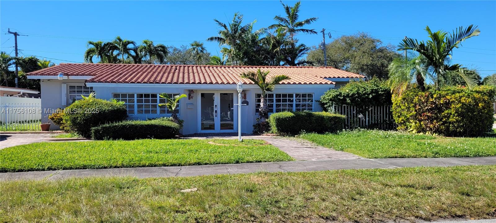 Rental Property at 5200 Sw 89th Pl, Miami, Broward County, Florida - Bedrooms: 4 
Bathrooms: 2  - $3,800 MO.