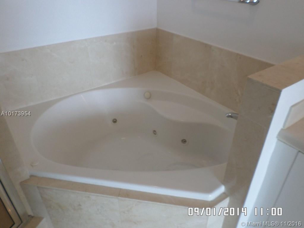 360 CONDOMINIUM - Residential Lease