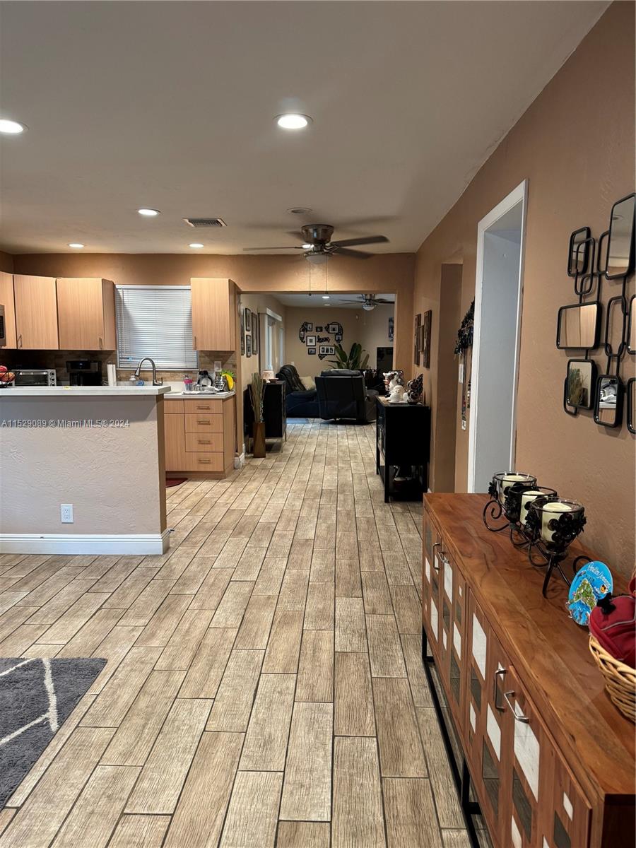 BROADVIEW COUNTRY CLUB ES - Residential