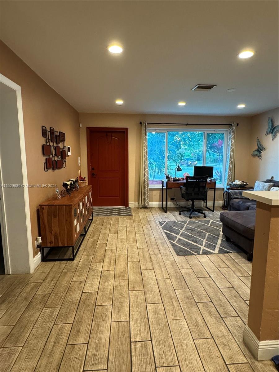 BROADVIEW COUNTRY CLUB ES - Residential