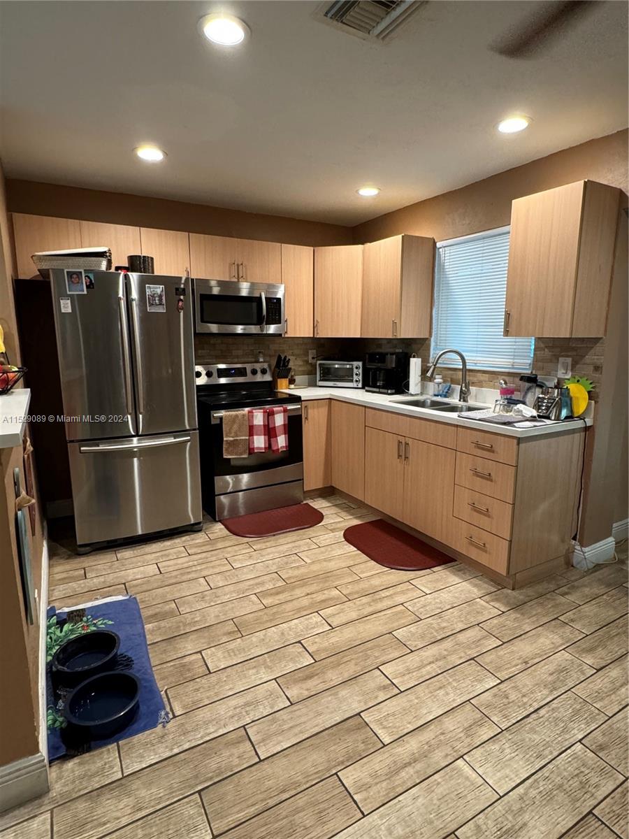 BROADVIEW COUNTRY CLUB ES - Residential