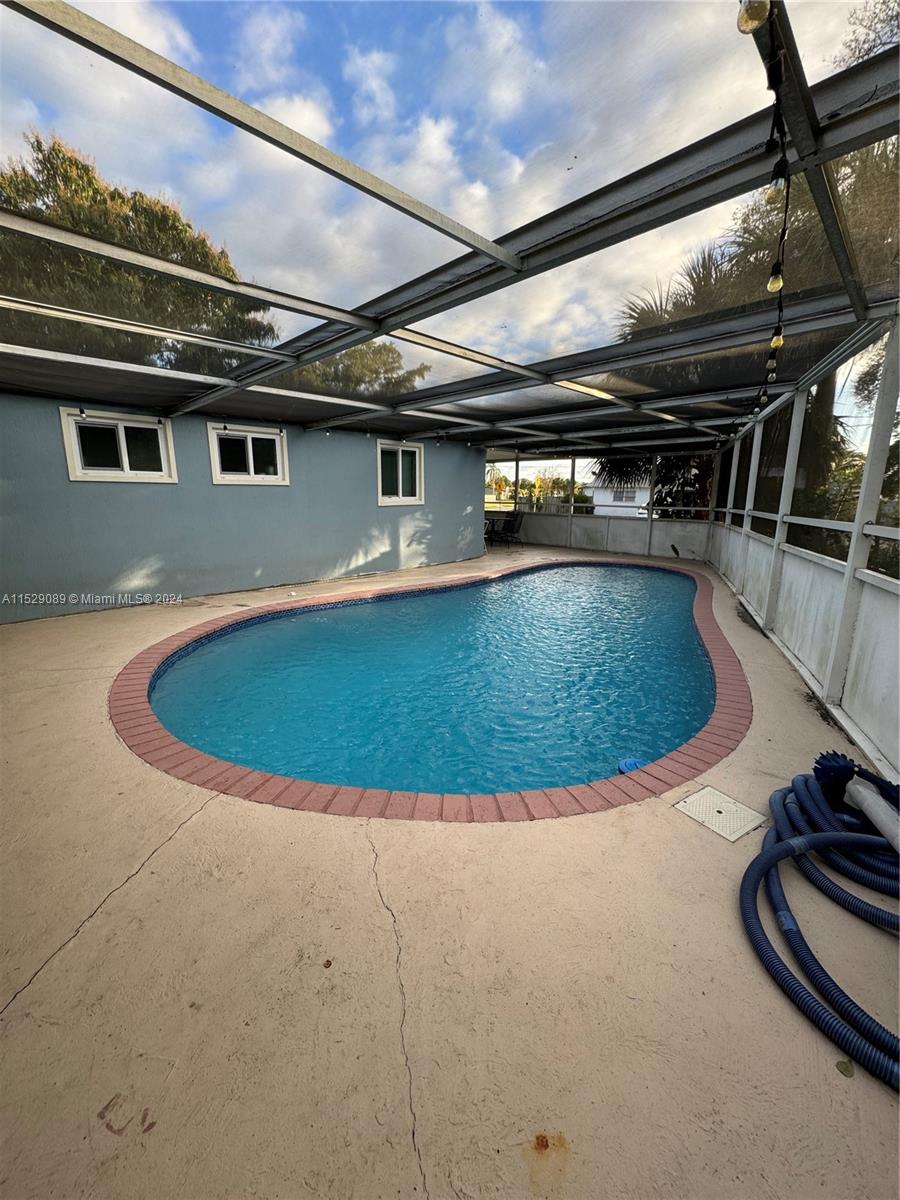 BROADVIEW COUNTRY CLUB ES - Residential
