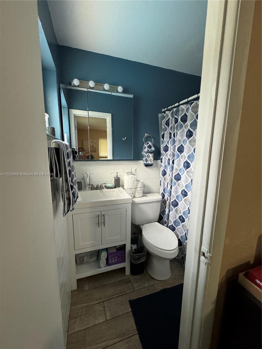 BROADVIEW COUNTRY CLUB ES - Residential