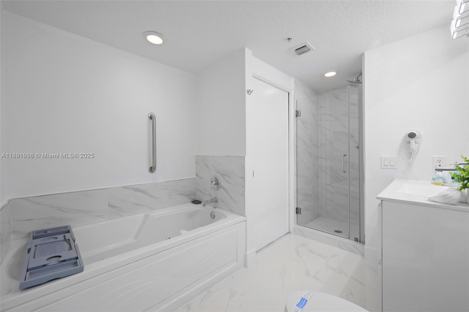 MARINA BAY CLUB CONDO HOT - Residential Lease
