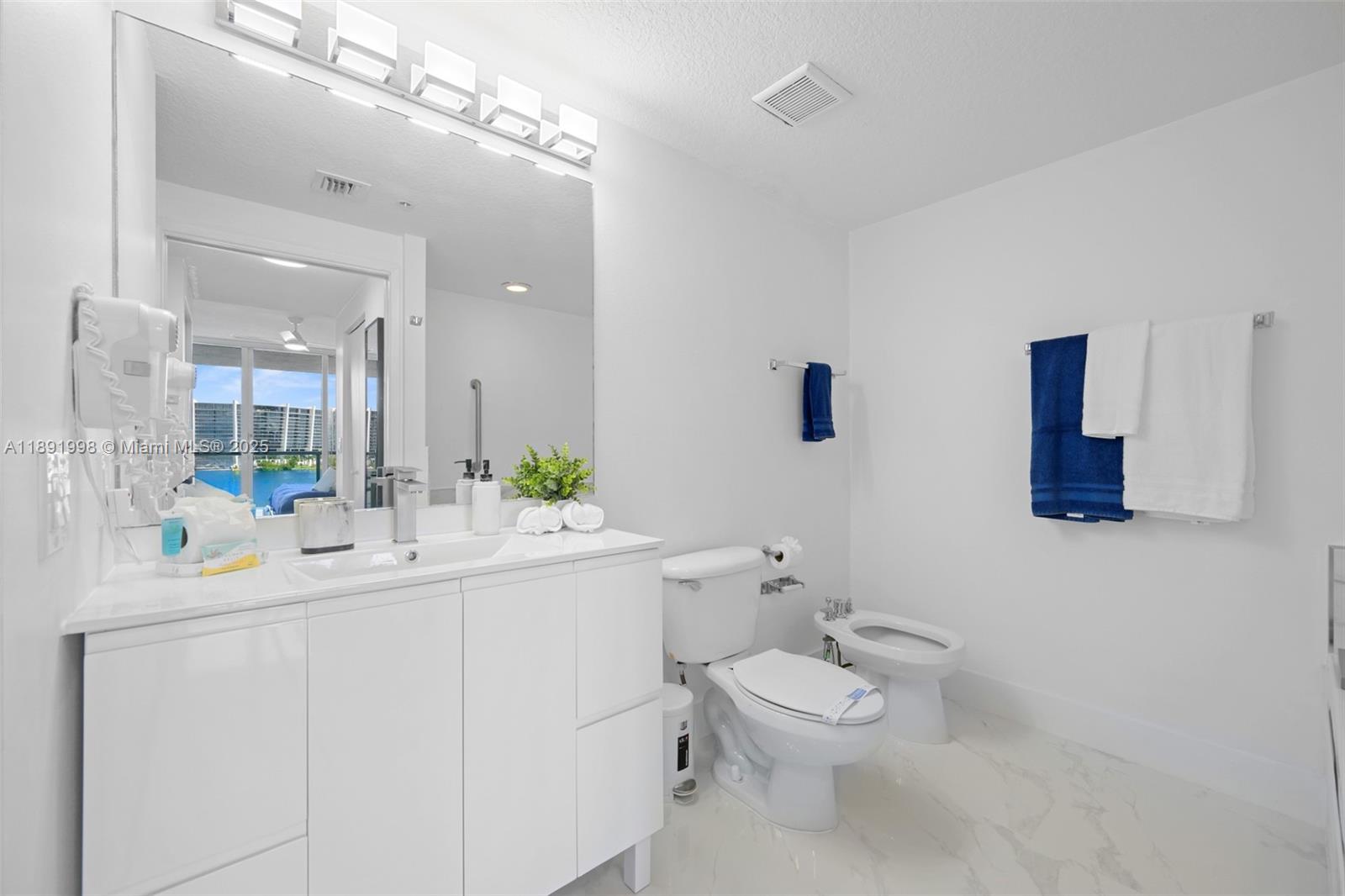 MARINA BAY CLUB CONDO HOT - Residential Lease