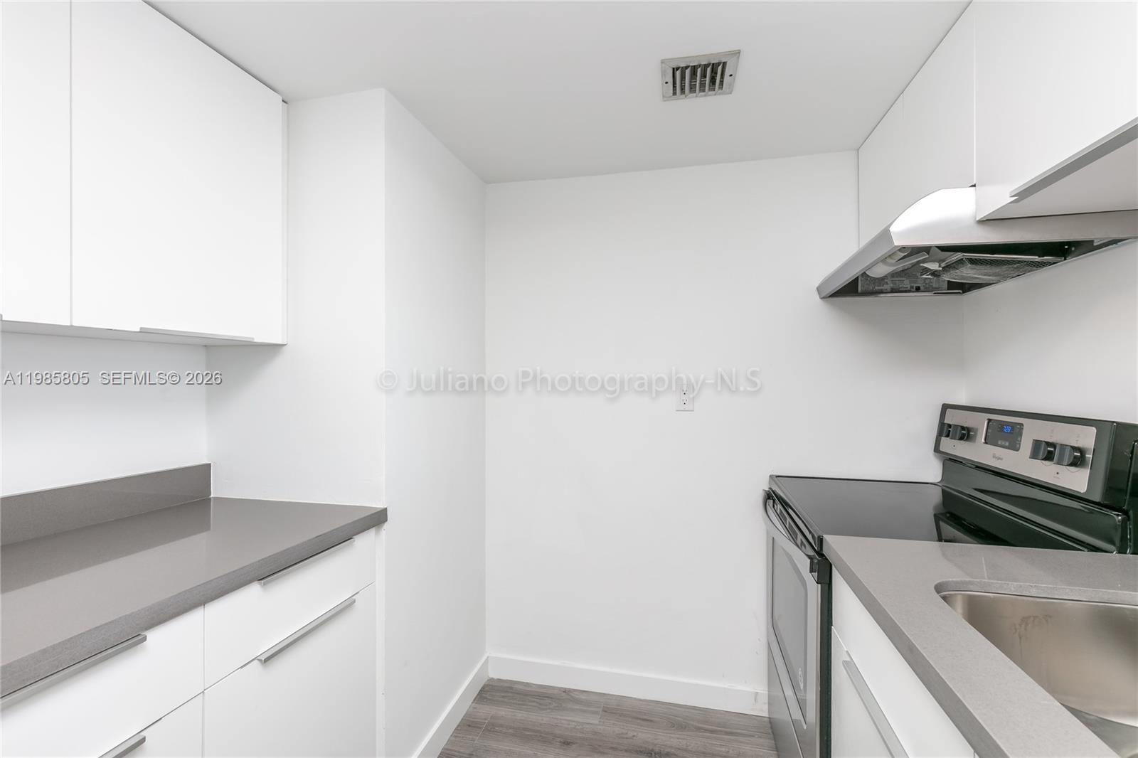 THE GRANDVIEW PALACE COND - Residential Lease