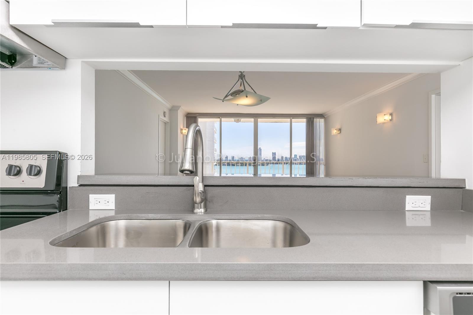 THE GRANDVIEW PALACE COND - Residential Lease