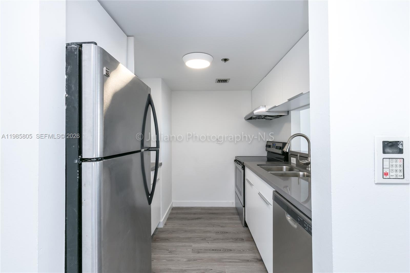 THE GRANDVIEW PALACE COND - Residential Lease