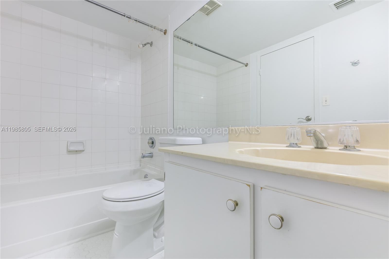 THE GRANDVIEW PALACE COND - Residential Lease