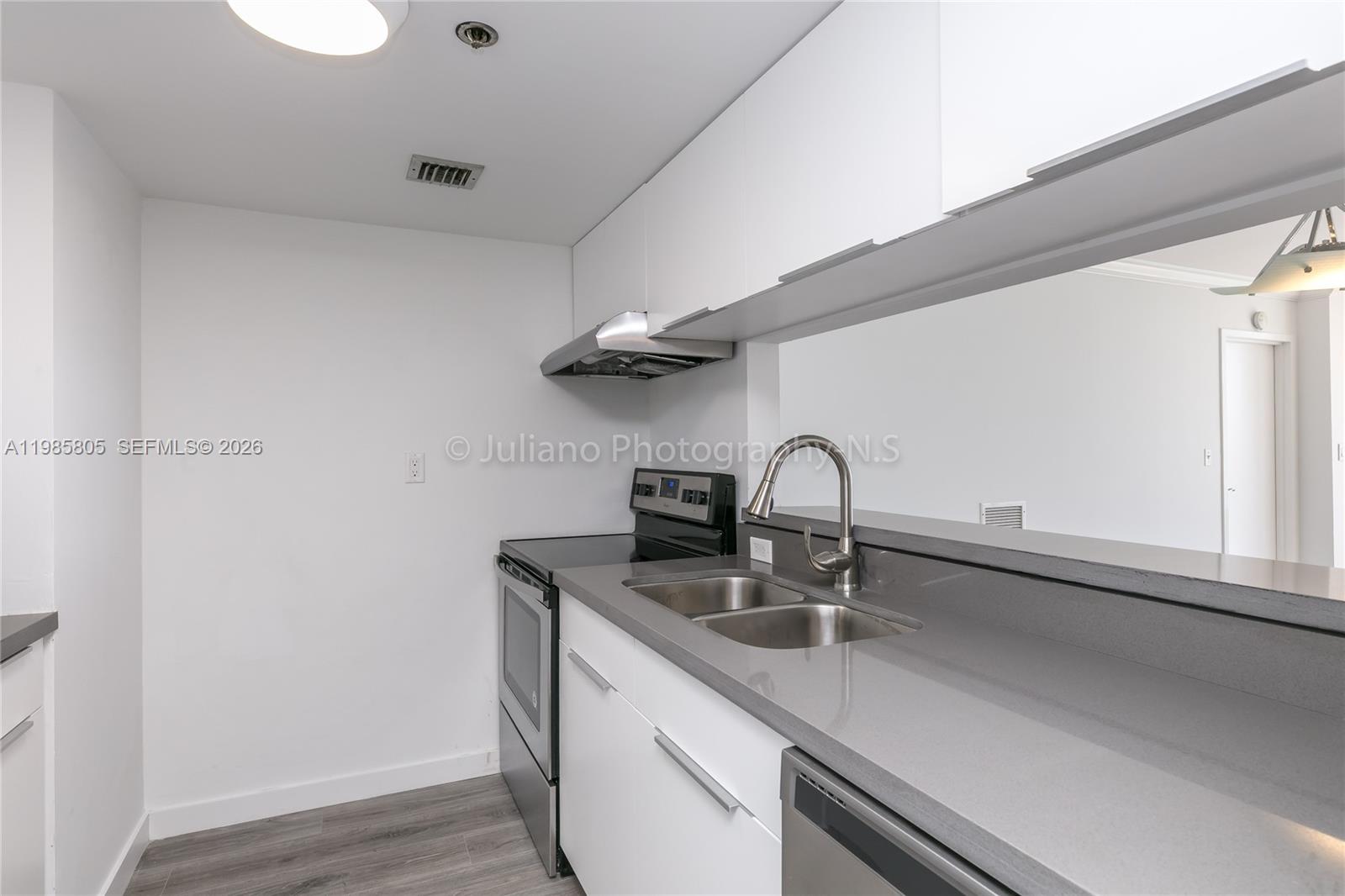 THE GRANDVIEW PALACE COND - Residential Lease