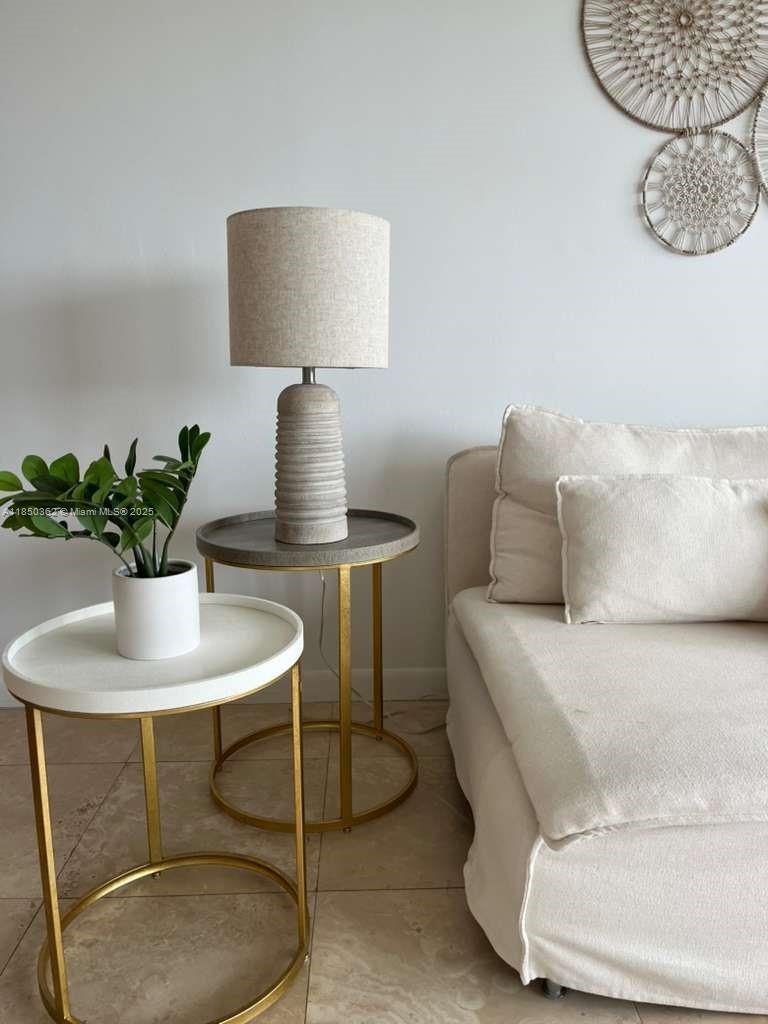 THE BELMONT CONDO - Residential Lease