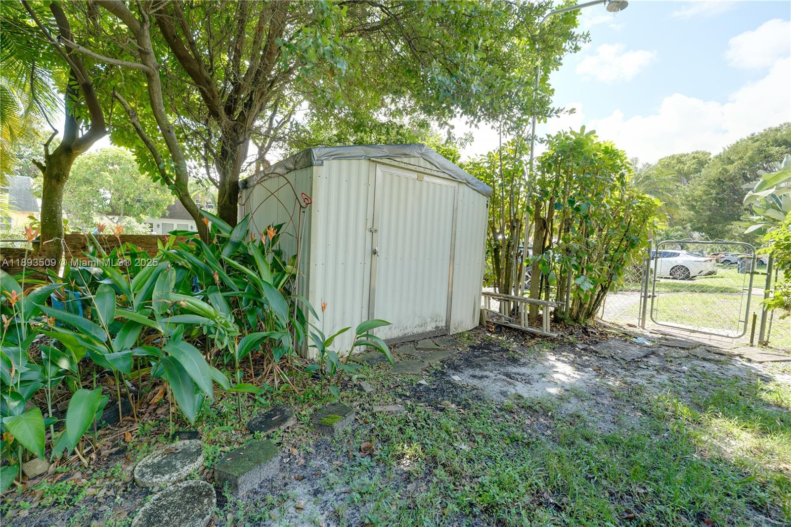 LABEAU ACRES - Residential Lease