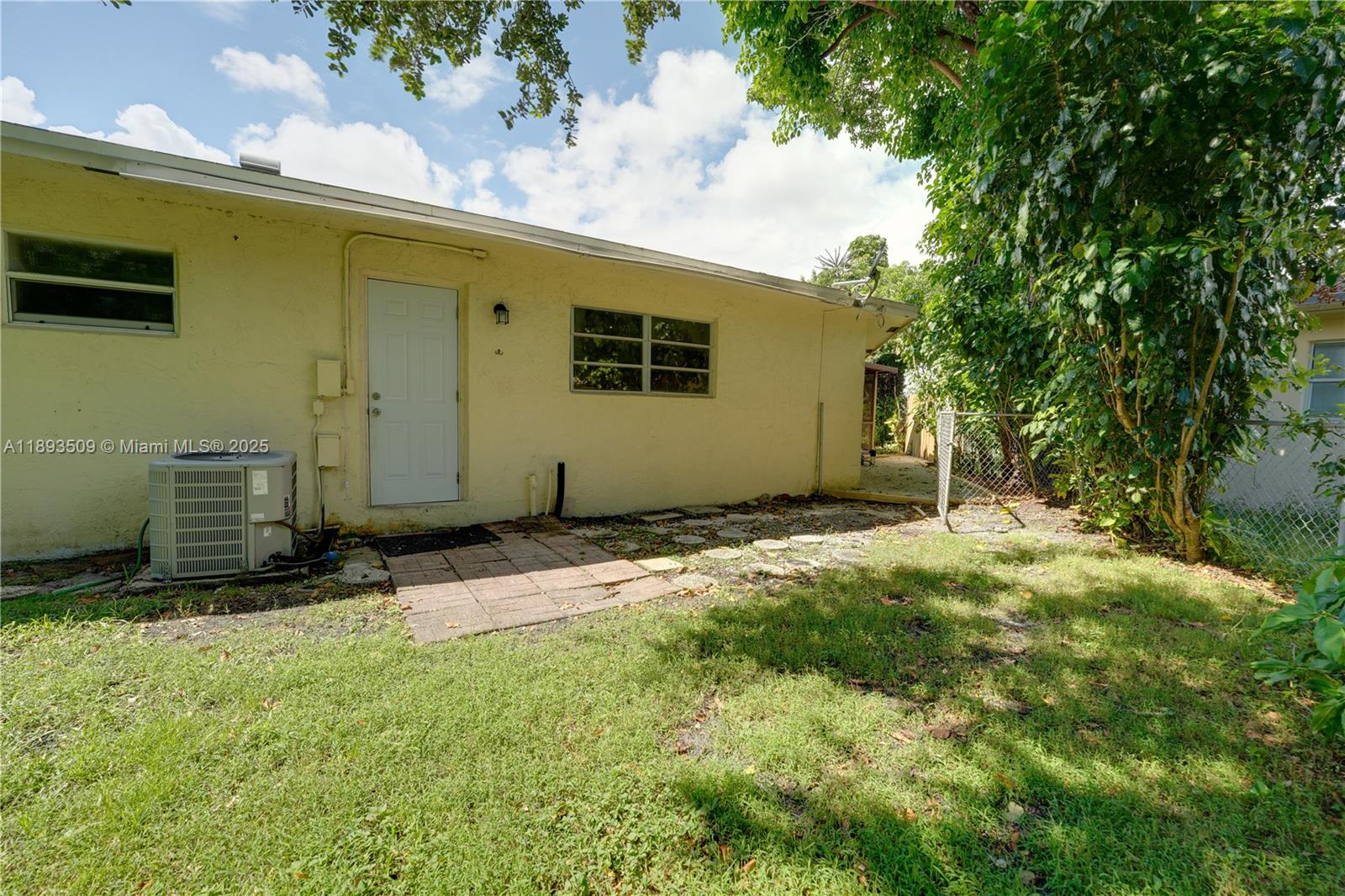 LABEAU ACRES - Residential Lease